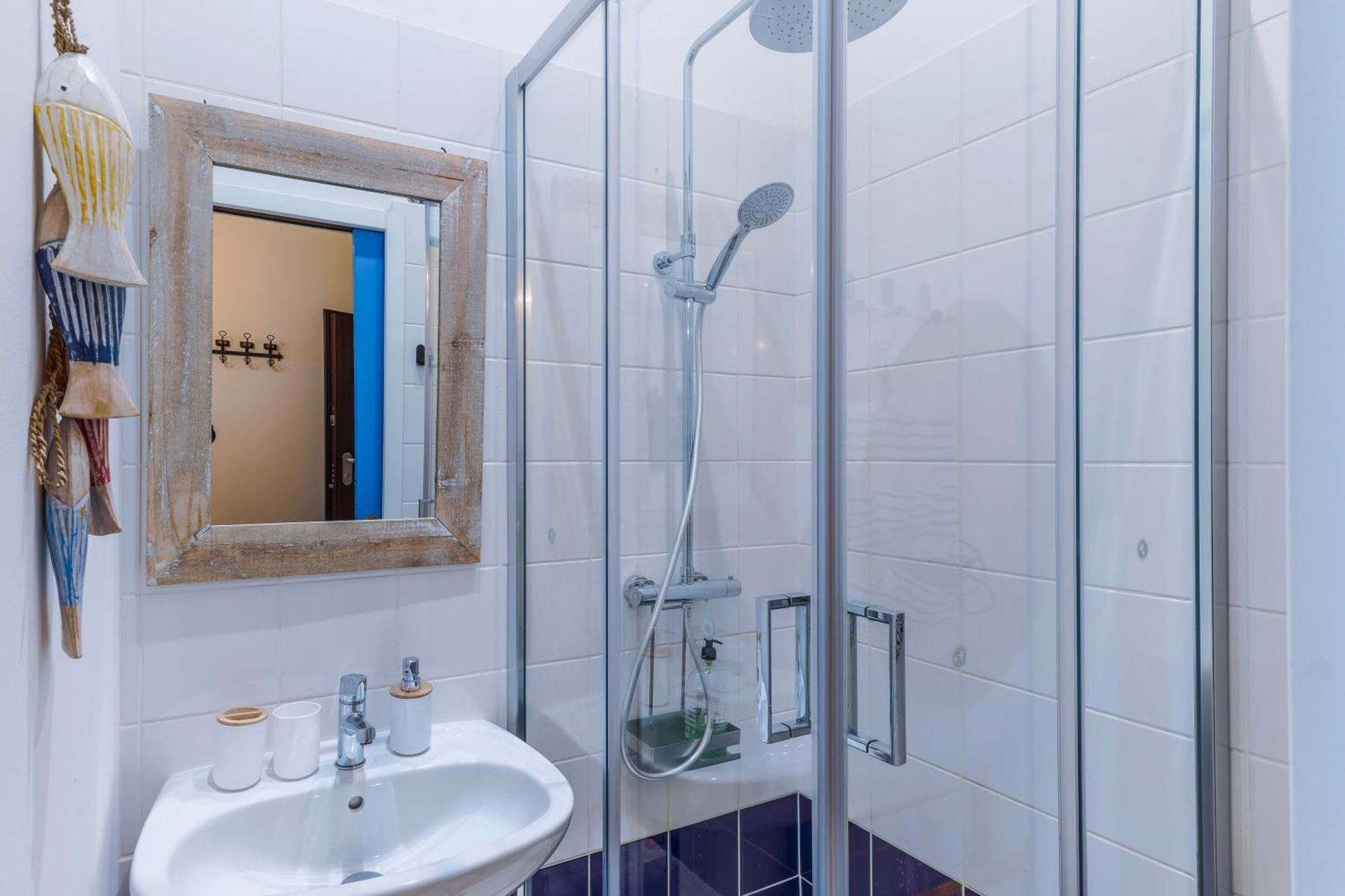 Studio Travel 24M2, 120M Vieux-Port ,Clim , Wifi ,Acces Autonome Avec Code Marsilia Exterior foto